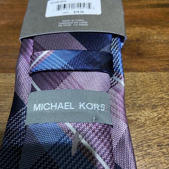 MICHAEL KORS TIE & POCKET SQUARE SET - Picture 9 of 10